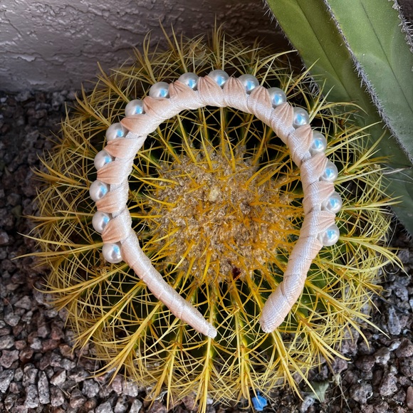 Braided Headband with pearls - Picture 7 of 7
